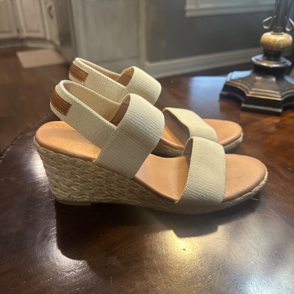 Tommy Bahama Sakura Wedge Sandals - Picture 2 of 9